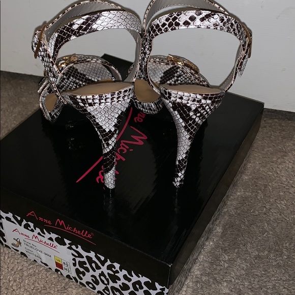 Heels - Picture 3 of 4